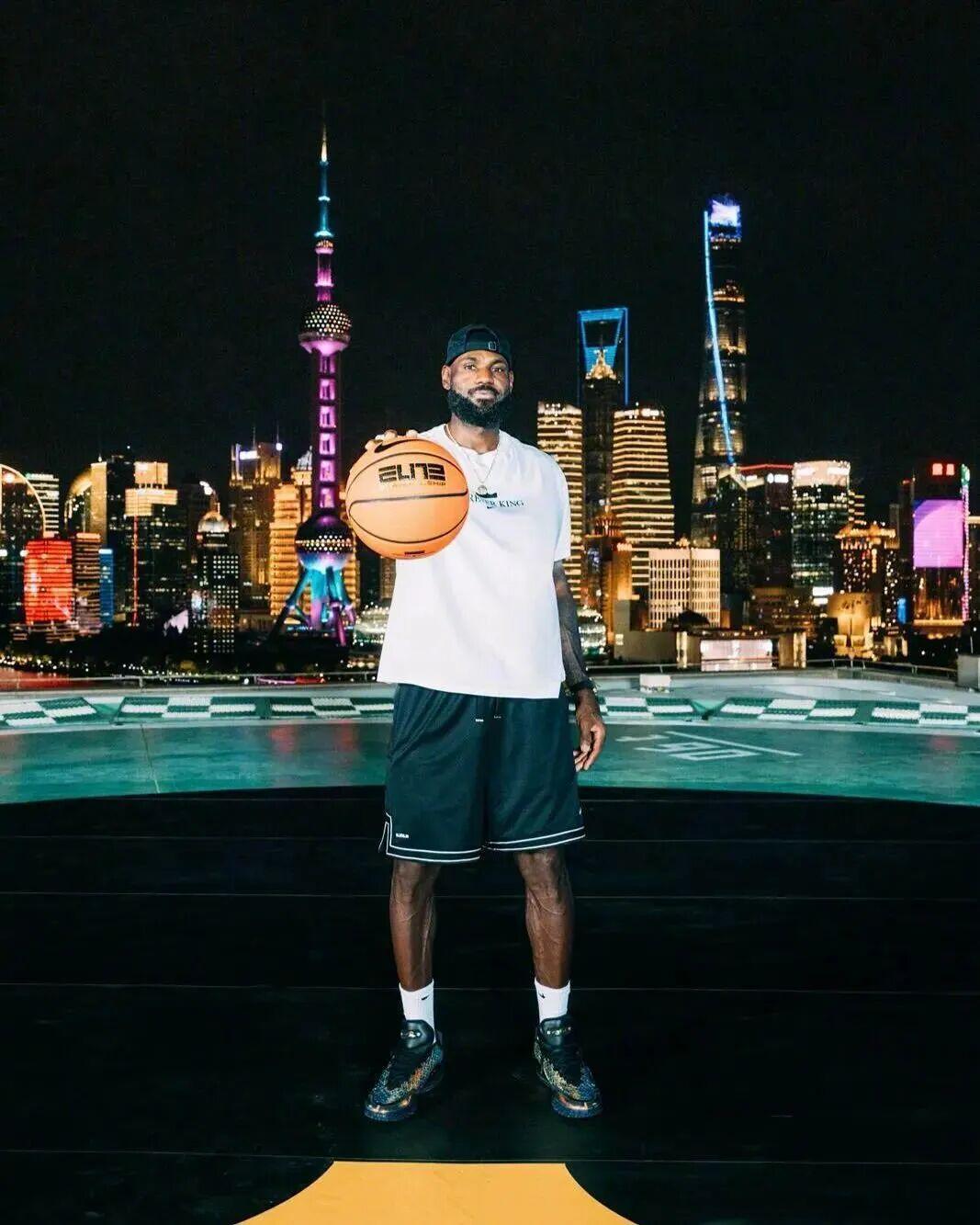 开云体育下载-詹姆斯中国行,谁是赢家?