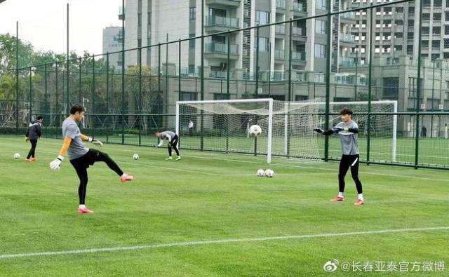 开云-广州队热身2比2亚泰 阿兰回归首球埃里克破门